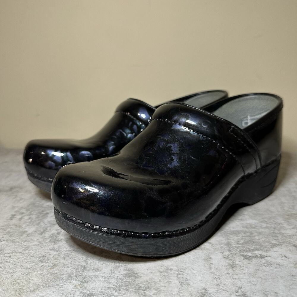 Dansko | XP 2.0 Floral Patent Leather Performance Clogs Size US 8.5